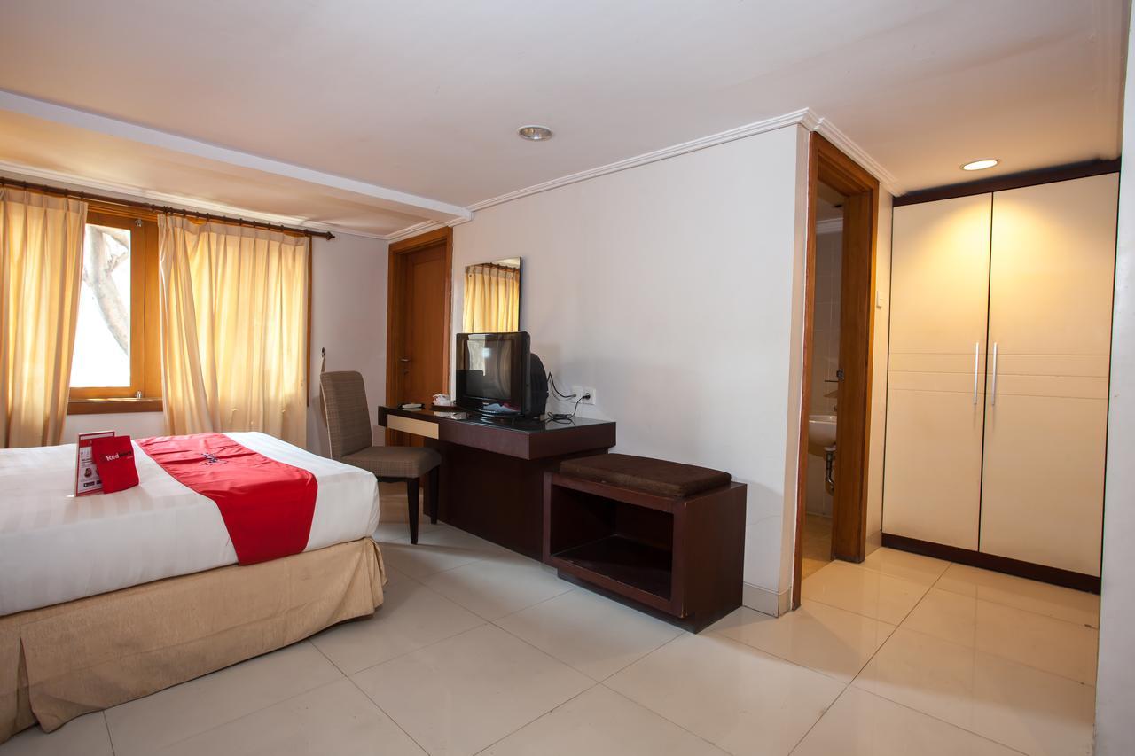 Reddoorz Premium @ Raya Nginden Hotel Wonocolo Exterior photo