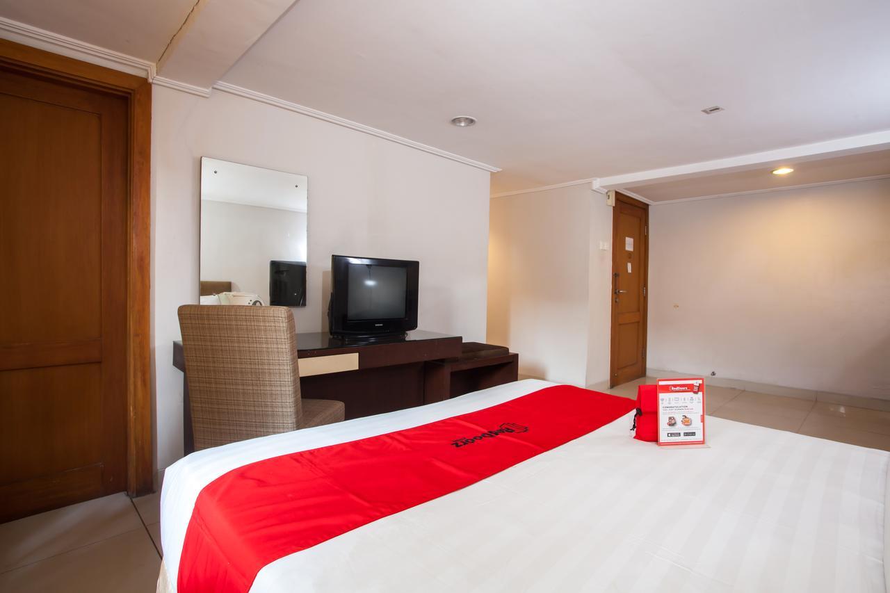 Reddoorz Premium @ Raya Nginden Hotel Wonocolo Exterior photo