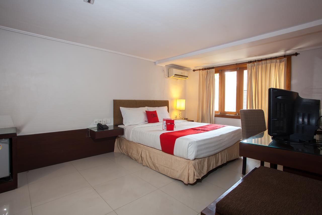 Reddoorz Premium @ Raya Nginden Hotel Wonocolo Exterior photo