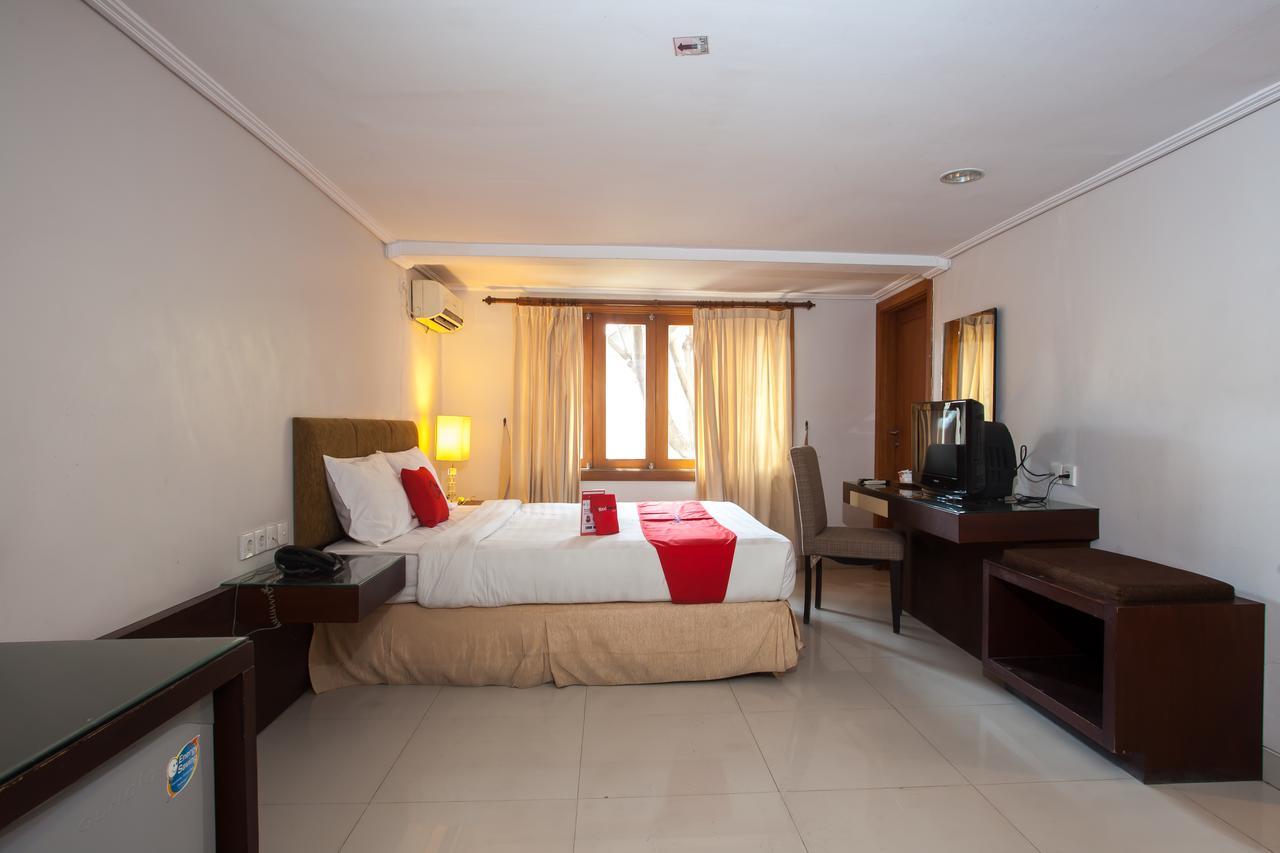 Reddoorz Premium @ Raya Nginden Hotel Wonocolo Exterior photo